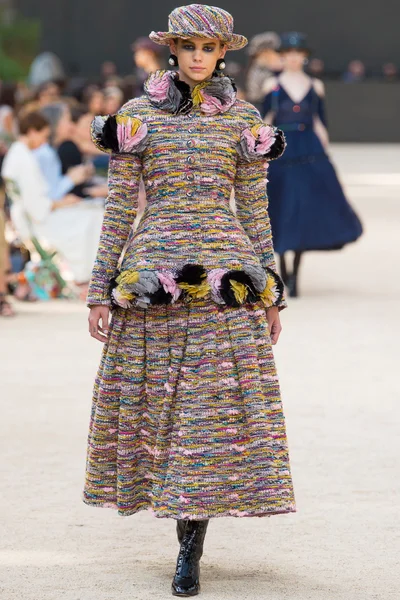 Look 29